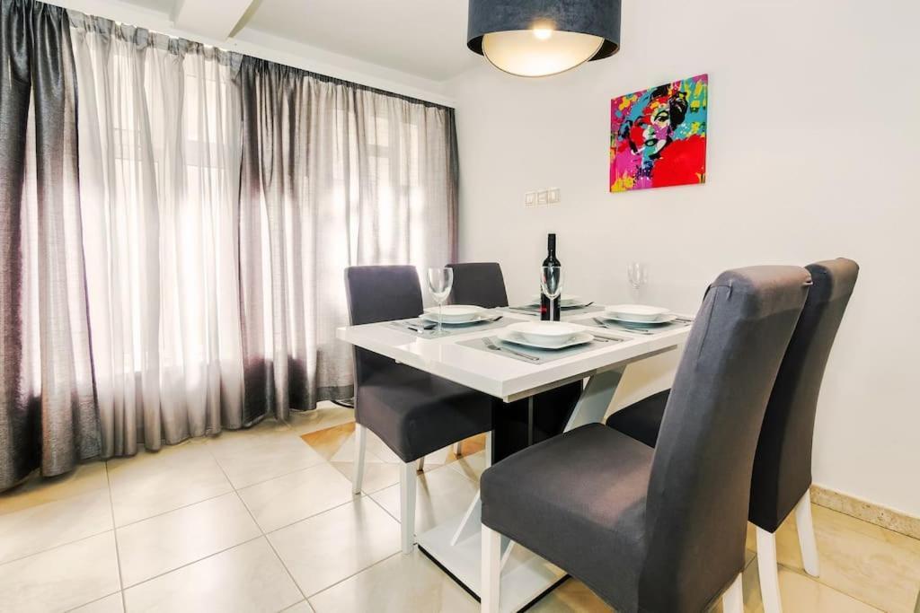 Relaxing 2Bd Apartment, Ground Floor - Walk To Old Town สปลิท ภายนอก รูปภาพ