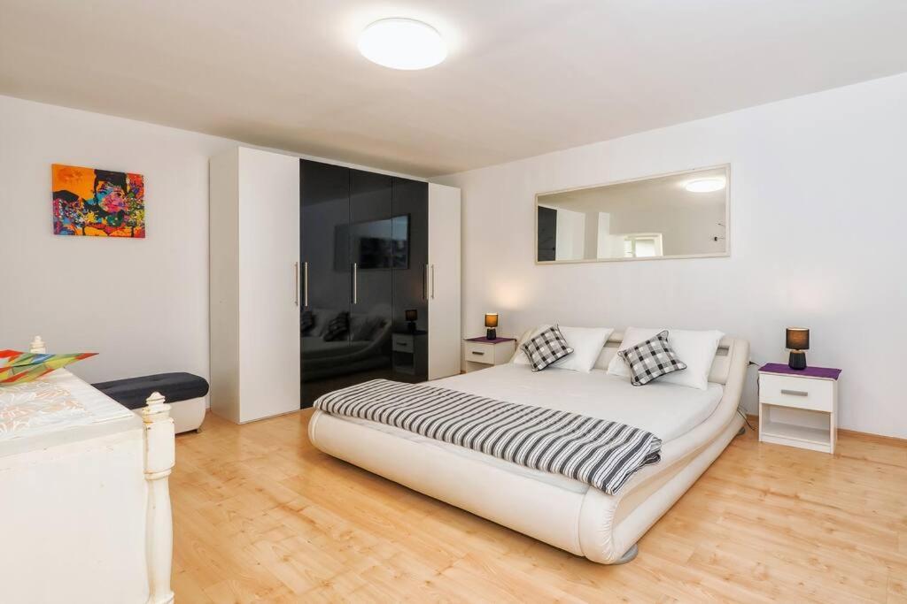 Relaxing 2Bd Apartment, Ground Floor - Walk To Old Town สปลิท ภายนอก รูปภาพ