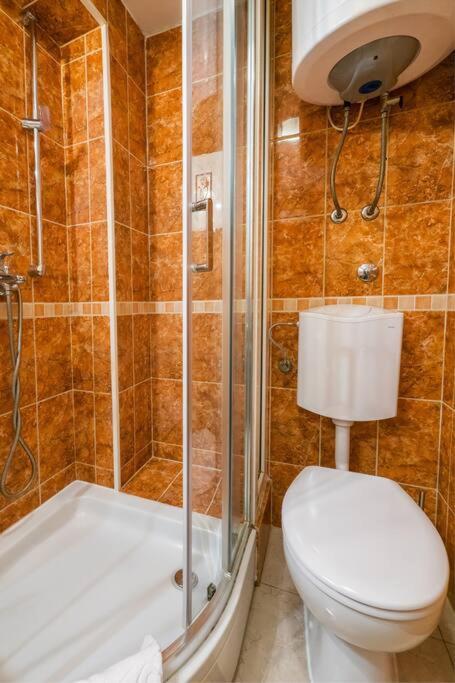 Relaxing 2Bd Apartment, Ground Floor - Walk To Old Town สปลิท ภายนอก รูปภาพ