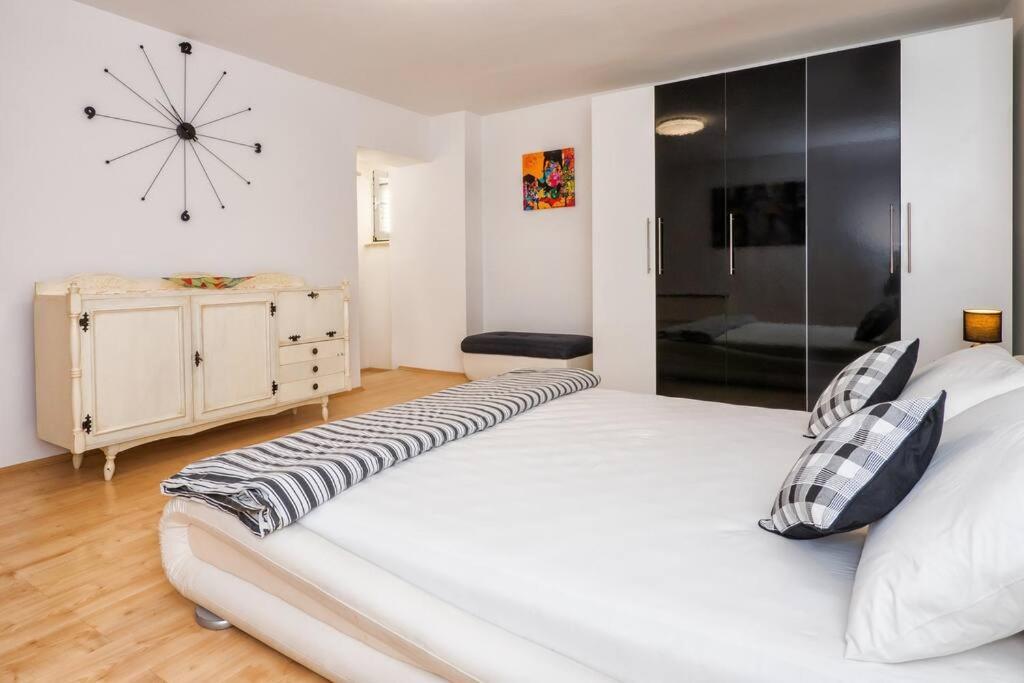 Relaxing 2Bd Apartment, Ground Floor - Walk To Old Town สปลิท ภายนอก รูปภาพ