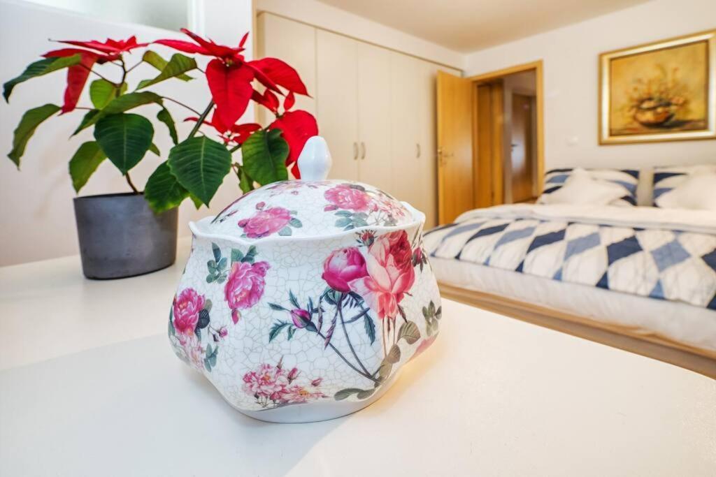Relaxing 2Bd Apartment, Ground Floor - Walk To Old Town สปลิท ภายนอก รูปภาพ