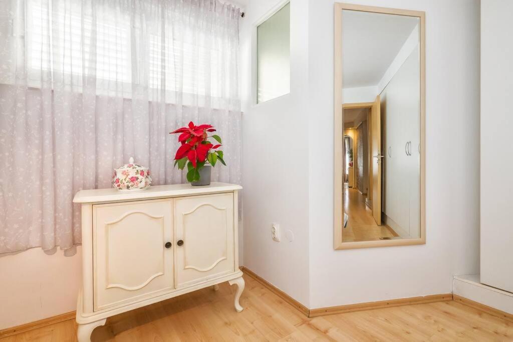 Relaxing 2Bd Apartment, Ground Floor - Walk To Old Town สปลิท ภายนอก รูปภาพ