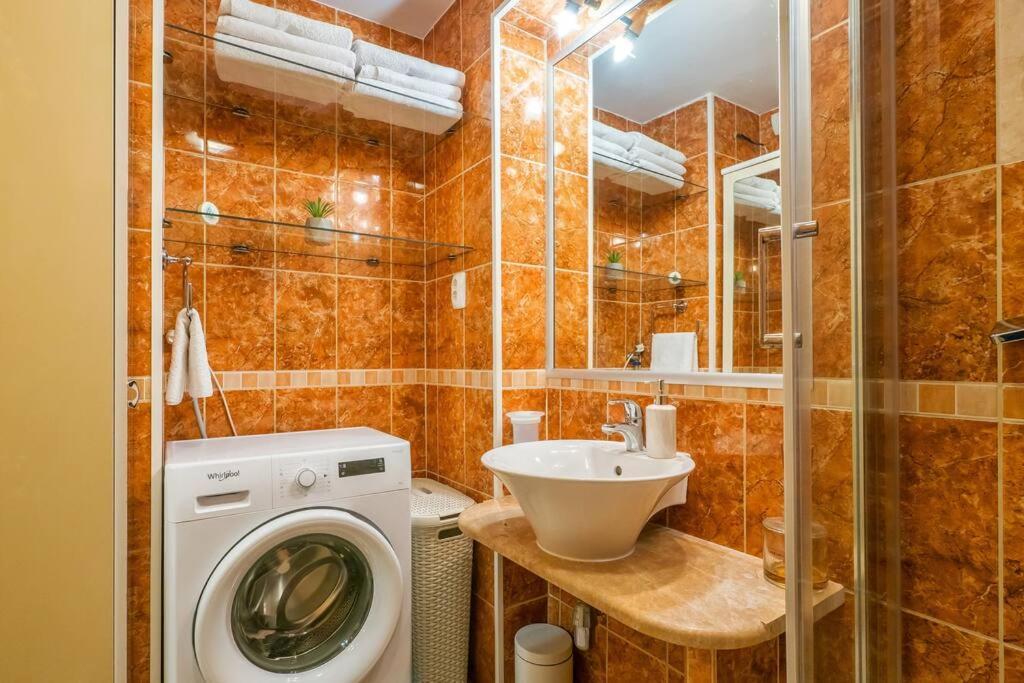 Relaxing 2Bd Apartment, Ground Floor - Walk To Old Town สปลิท ภายนอก รูปภาพ