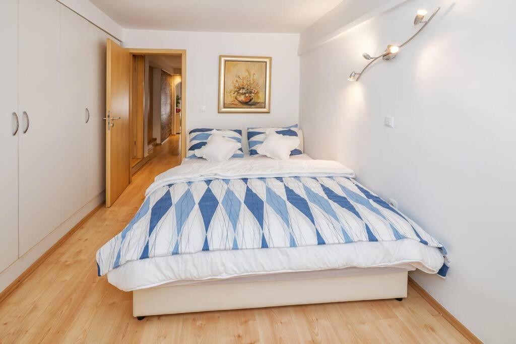 Relaxing 2Bd Apartment, Ground Floor - Walk To Old Town สปลิท ภายนอก รูปภาพ