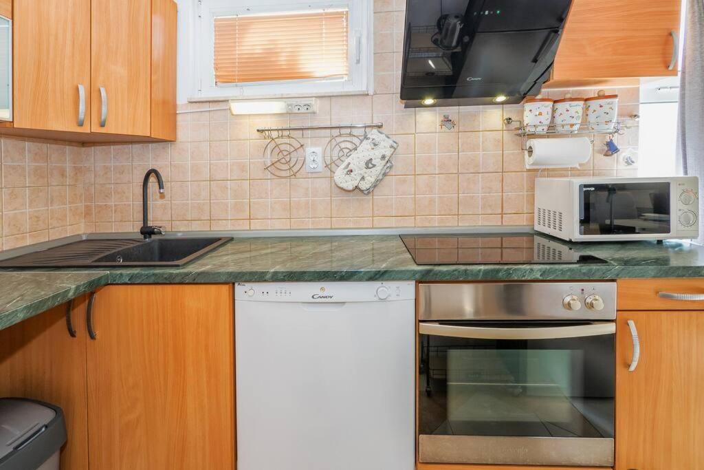 Relaxing 2Bd Apartment, Ground Floor - Walk To Old Town สปลิท ภายนอก รูปภาพ