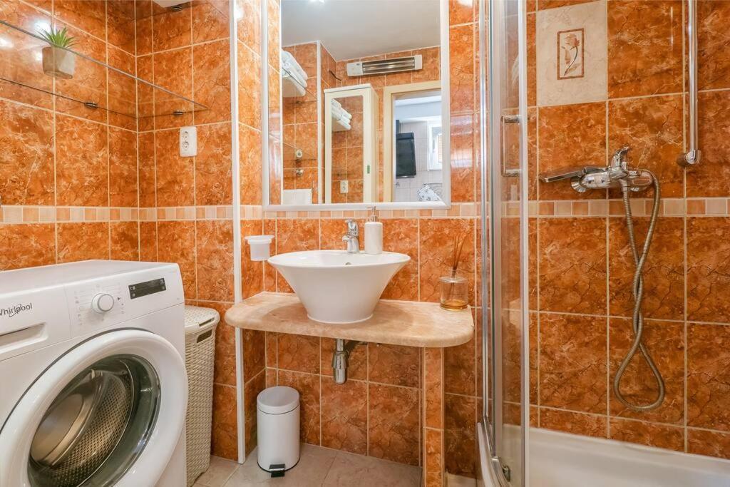 Relaxing 2Bd Apartment, Ground Floor - Walk To Old Town สปลิท ภายนอก รูปภาพ