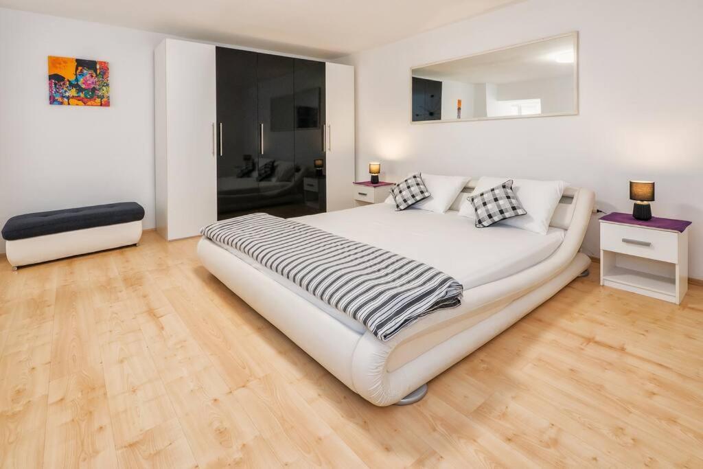 Relaxing 2Bd Apartment, Ground Floor - Walk To Old Town สปลิท ภายนอก รูปภาพ