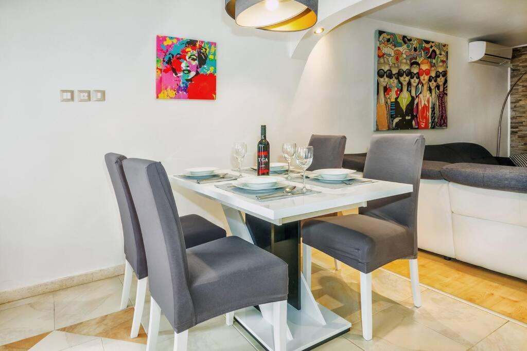 Relaxing 2Bd Apartment, Ground Floor - Walk To Old Town สปลิท ภายนอก รูปภาพ