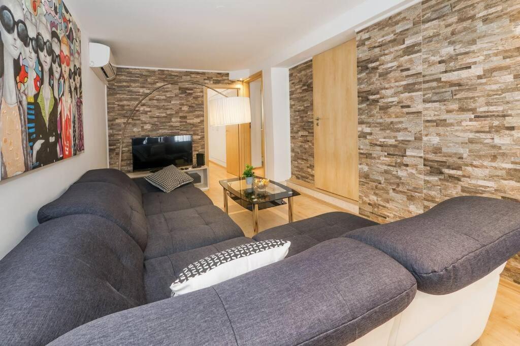 Relaxing 2Bd Apartment, Ground Floor - Walk To Old Town สปลิท ภายนอก รูปภาพ