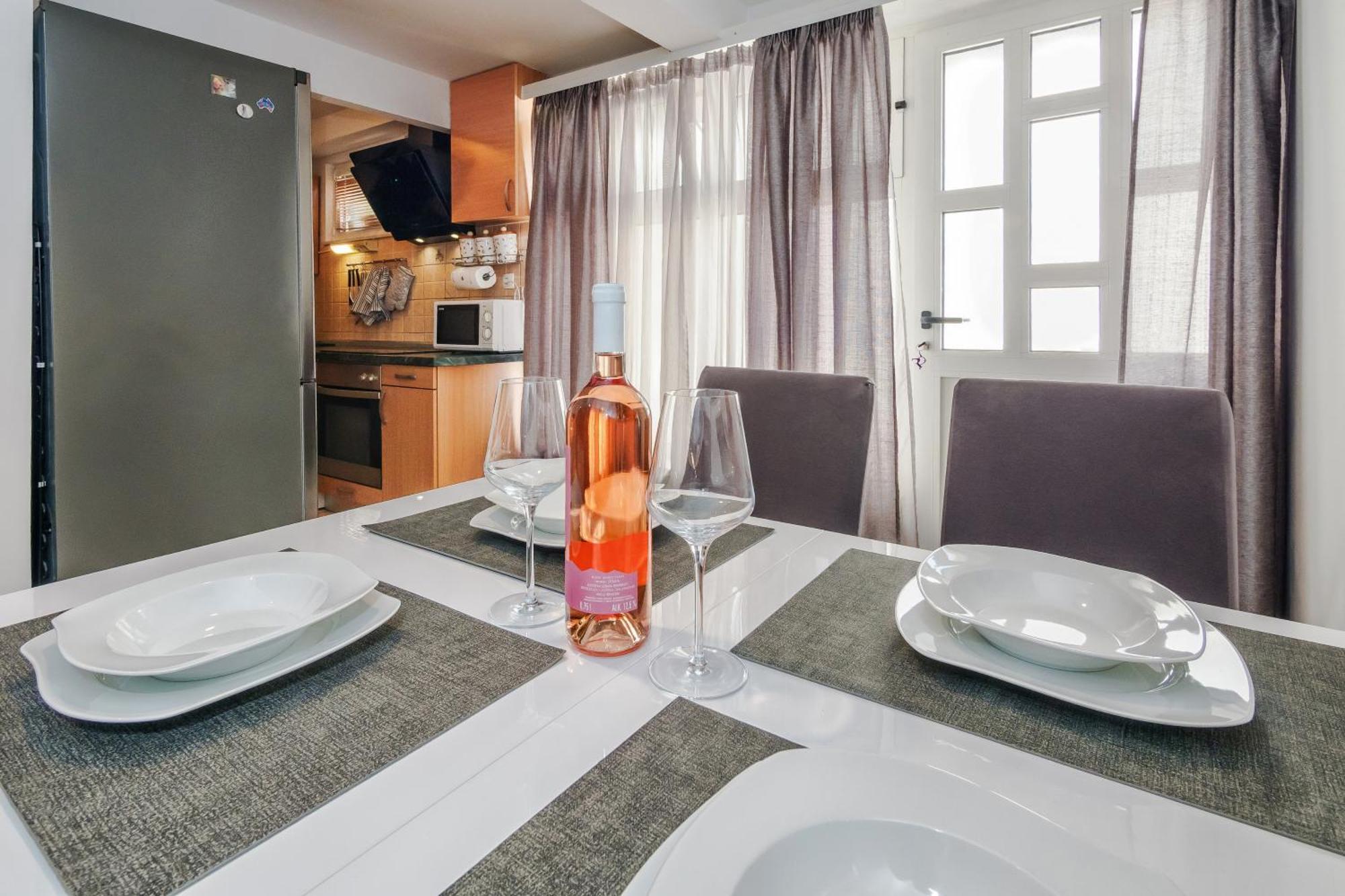 Relaxing 2Bd Apartment, Ground Floor - Walk To Old Town สปลิท ภายนอก รูปภาพ
