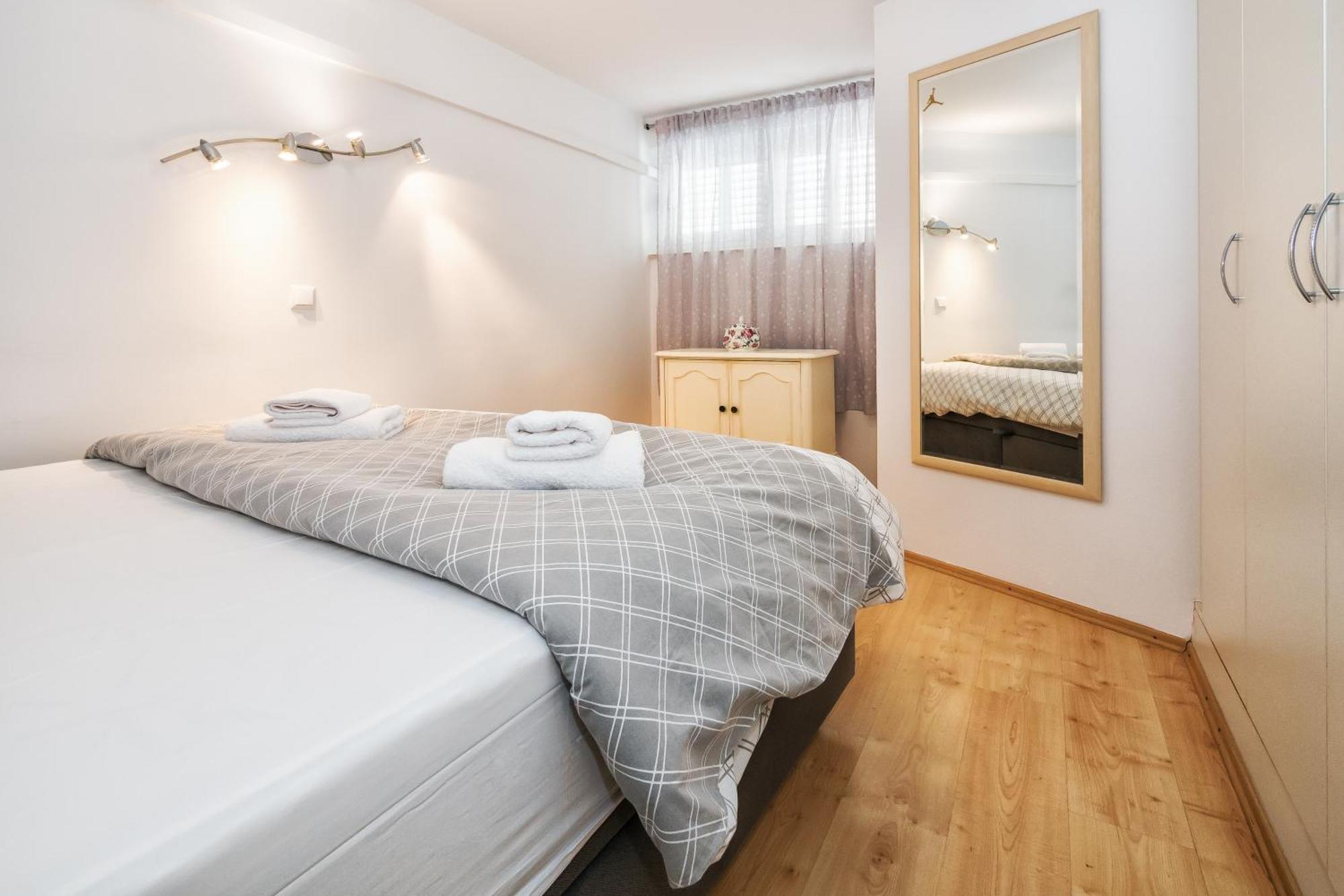 Relaxing 2Bd Apartment, Ground Floor - Walk To Old Town สปลิท ภายนอก รูปภาพ