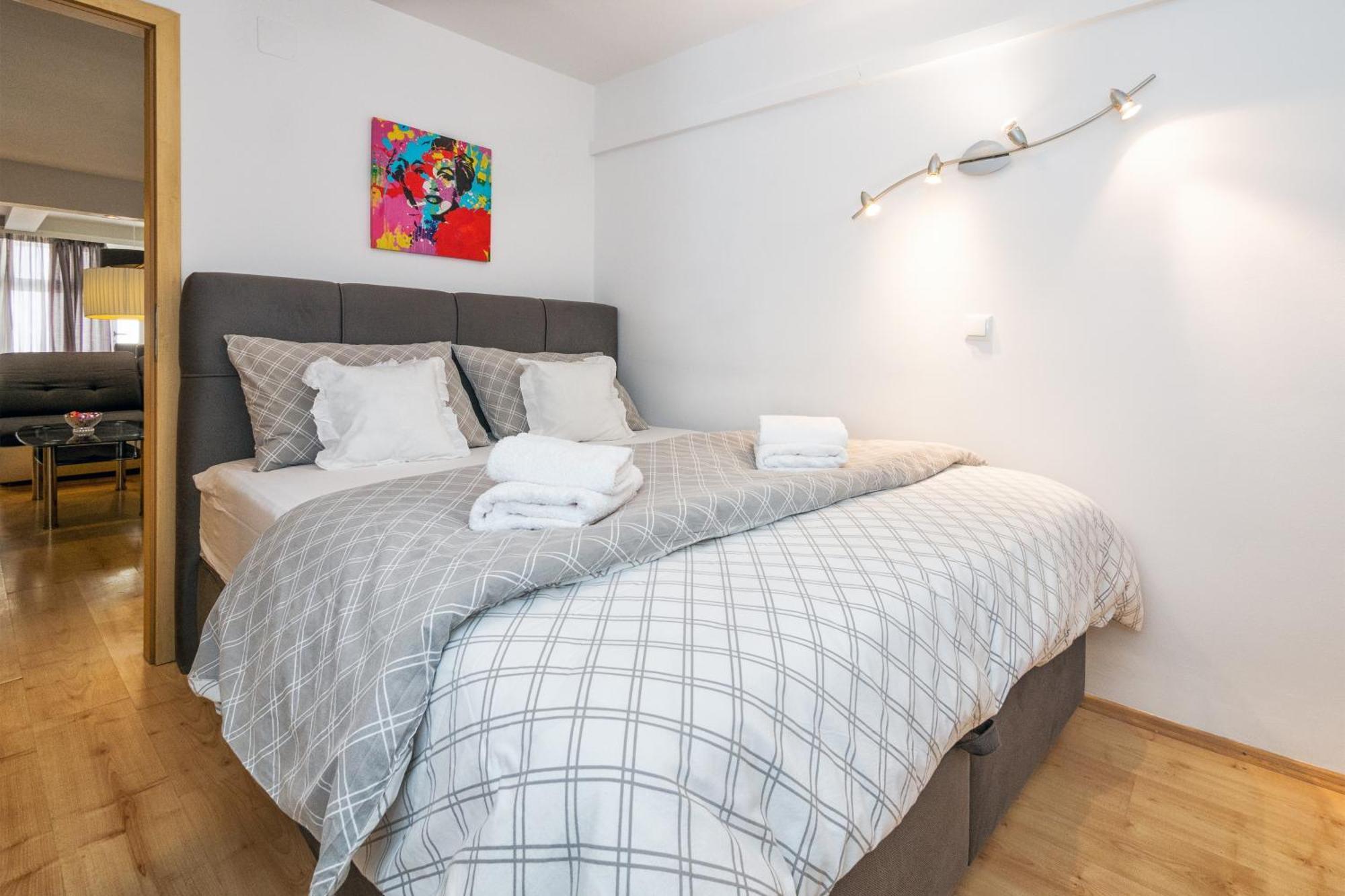 Relaxing 2Bd Apartment, Ground Floor - Walk To Old Town สปลิท ภายนอก รูปภาพ